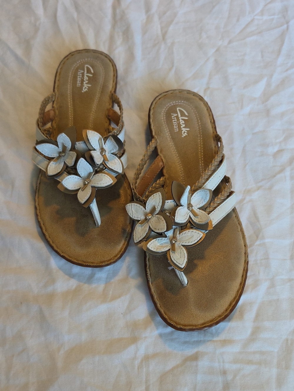 Clarks Artisan White Floral Leather Thong Sandals for Women